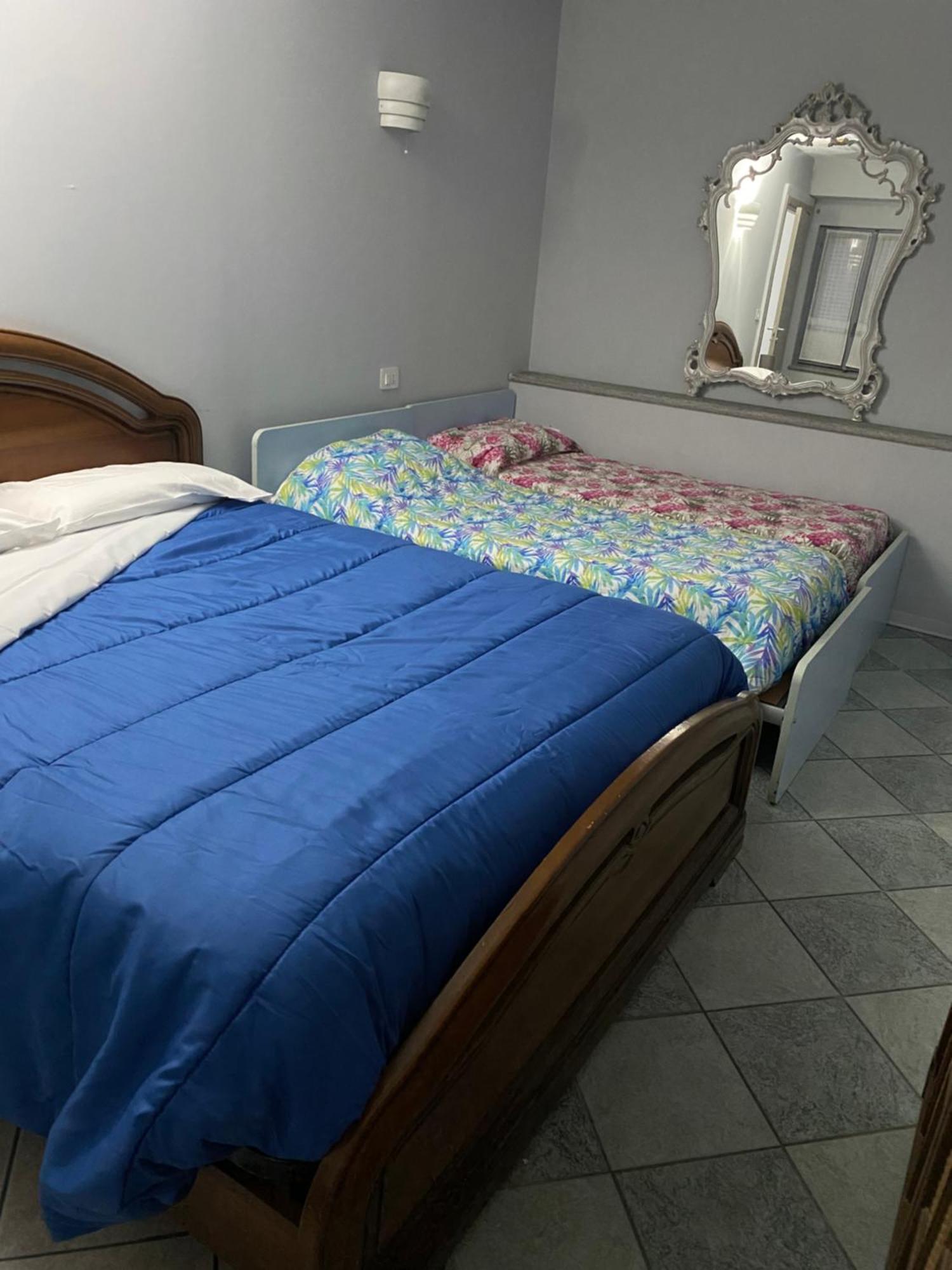 La Casa Di Cate & Adry Bed and Breakfast Envie Eksteriør billede