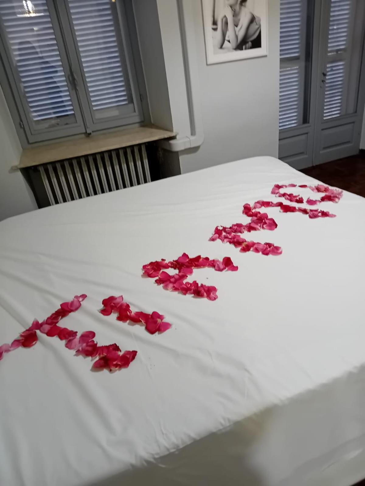 La Casa Di Cate & Adry Bed and Breakfast Envie Eksteriør billede