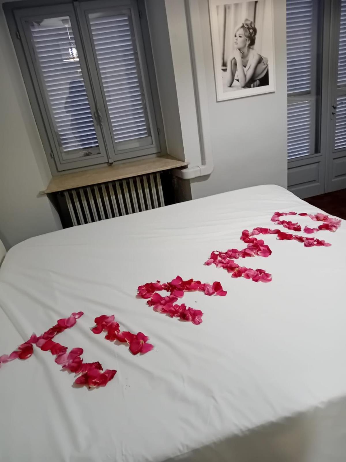 La Casa Di Cate & Adry Bed and Breakfast Envie Eksteriør billede